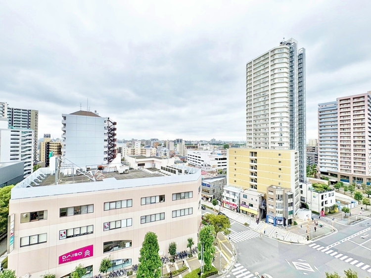 バルコニー 窓を開けると広がる青空。心をリフレッシュして日々を過ごしていきましょう。