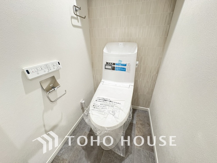 トイレ 清潔な洗浄機能付温水シャワートイレ