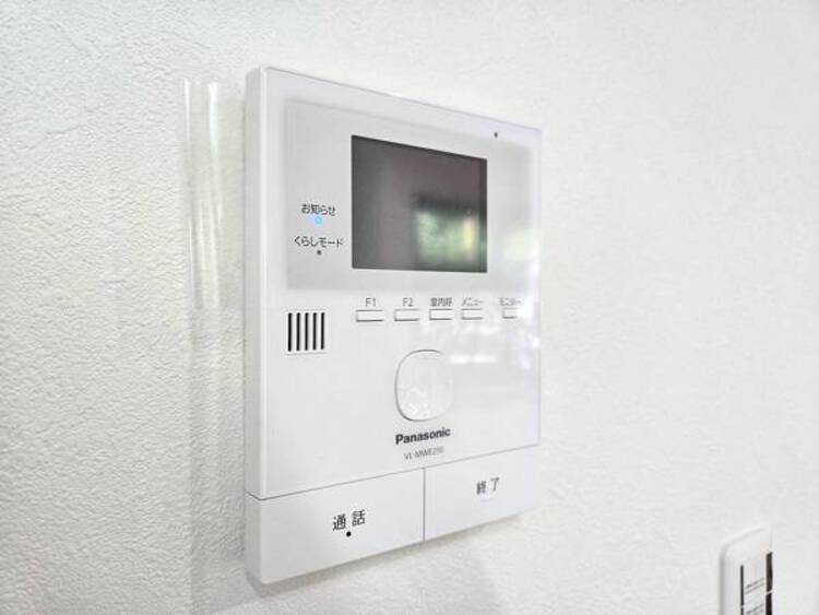 設備 【設備】訪問者の確認が出来るので、セキュリティ対策にも最適のモニター付きインターホン。
