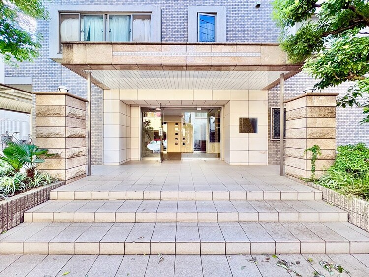 その他 上質感漂う玄関アプローチです。