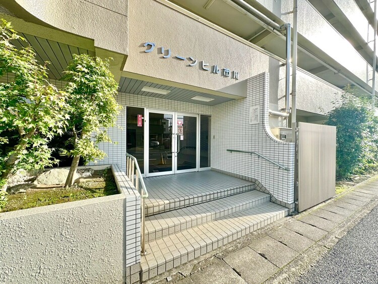 その他 上質感漂う玄関アプローチです。