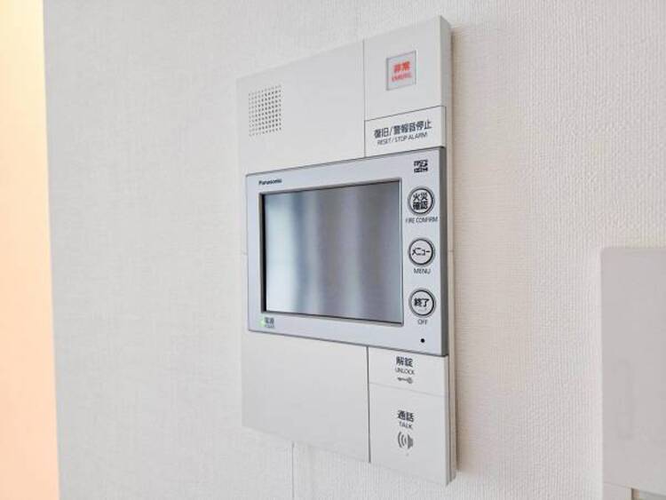 設備 【設備】訪問者の確認が出来るので、セキュリティ対策にも最適のモニター付きインターホン。