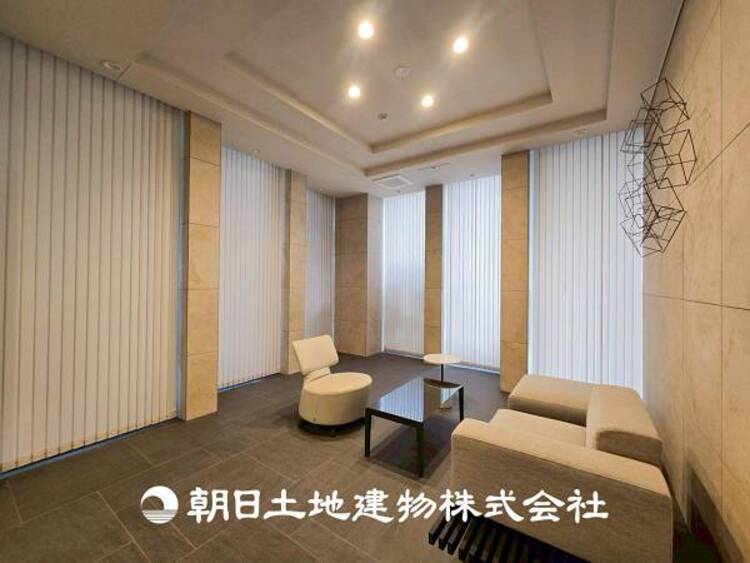 その他 【ロビー】共用ロビーにはソファもあり、ご友人やお客様と談笑しながらくつろげる空間です。