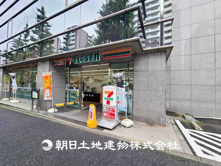 周辺 【セブンイレブン小石川白山通り店】120ｍ　食品や飲料、日用品、各種サービスなど、日常生活に必要なものを幅広く取り扱っています。２４時間営業のため時間を問わず買い物ができます。