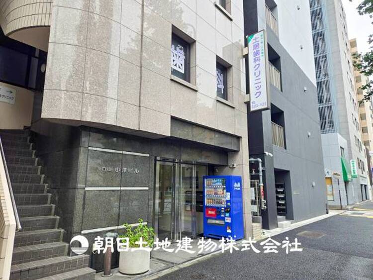 周辺 【土居歯科クリニック】470ｍ　歯科・小児歯科に対応し、月・水・金曜は２０時まで診療しています。春日駅と白山駅から徒歩７分の立地で、仕事や学校帰りにも通いやすい歯科医院です。