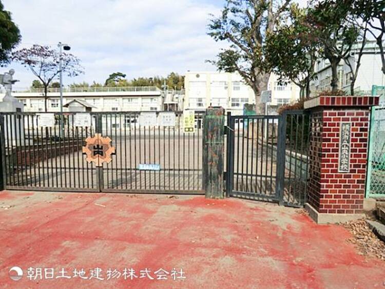周辺 【山内小学校】1000ｍ　あざみ野駅から徒歩圏内の便利な立地にあり、「あったかハート」を合言葉に地域と一体となった温かな教育活動や丁寧な学びを大切にする伝統ある小学校。