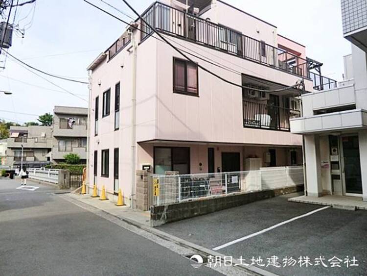 周辺 【エンゼルベアあざみ野保育園】1070ｍ　あざみ野駅から徒歩圏内の便利な立地にありながら、早渕川の豊かな自然に触れられる環境が魅力。幼稚園のような充実したカリキュラムで自立心を育みます。