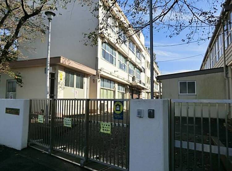 周辺 横浜市立高田小学校　300ｍ