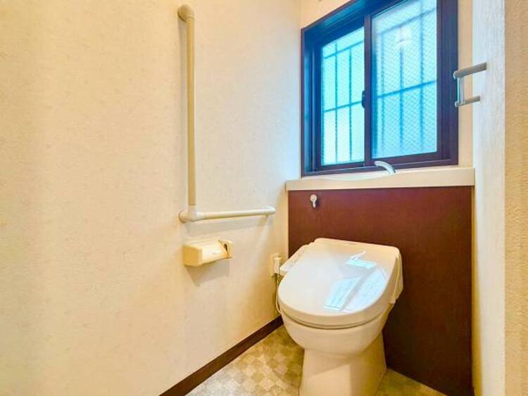 トイレ 清潔感のあるシンプルで使いやすいトイレです。