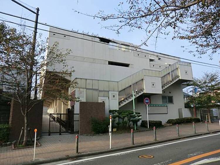 周辺 横浜市立岩崎中学校	840m	