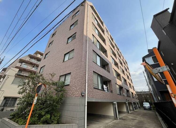 外観 窓からたっぷりと陽光が注がれる明るい住まい。ご家族の成長に合わせてお住まい頂ける仕様の間取り。日々の疲れを癒してくれる主寝室。お子様も自分のお部屋でお勉強など出来るお部屋のご用意もございます。