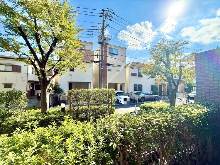 バルコニー 頬をなでる、優しい風を感じることが出来ます。