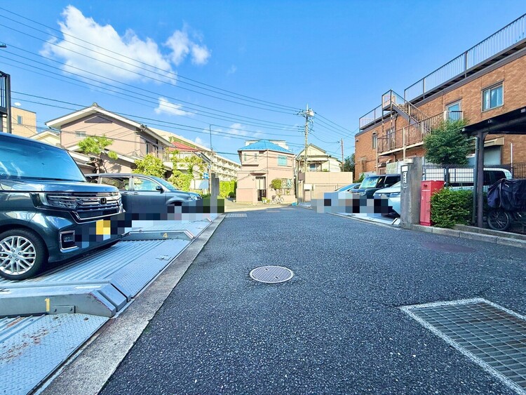 駐車場 本物件の駐車スペースです。車種制限のある場合もございますので、お気軽にお問い合わせくださいませ。