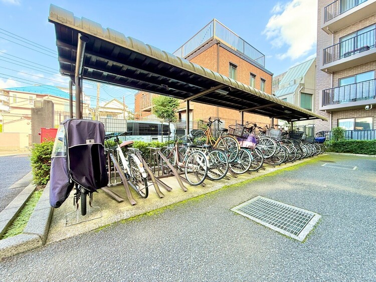 その他 きちんと整備された駐輪場。住む方の心遣いが感じられます。