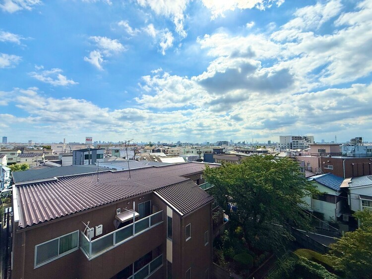 バルコニー 頬をなでる、優しい風を感じることが出来ます。