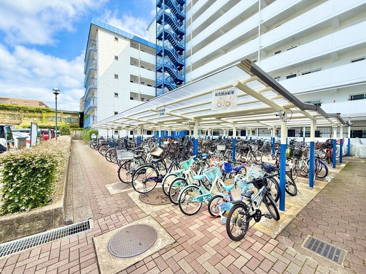 その他 きちんと整備された駐輪場。住む方の心遣いが感じられます。