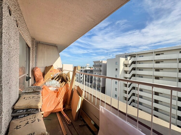 バルコニー 暮らしの中で、光と風を演出してくれるバルコニー。