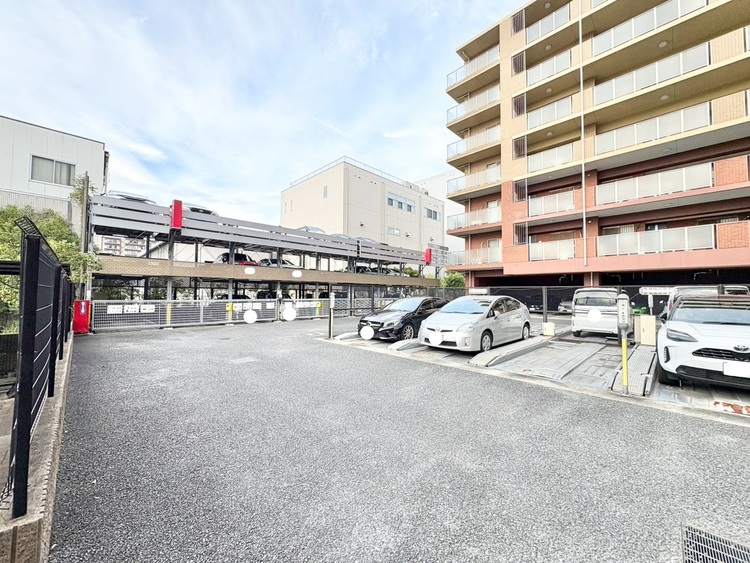 駐車場 本物件の駐車スペースです。車種制限のある場合もございますので、お気軽にお問い合わせくださいませ。