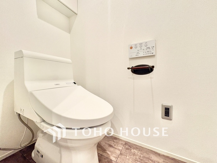 トイレ ◆トイレ◆トイレも全て新品に交換されており、清々しく新生活を始めることができます。白基調の清潔感のある空間に生まれ変わりました。