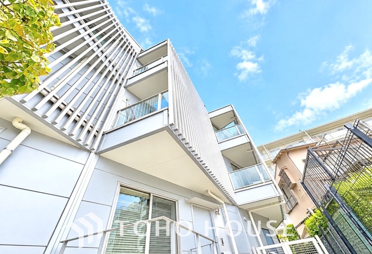 その他 暮らしの舞台となるマンション。建物だけでなく、周辺の街並みも含めてご覧いただきたい住まいです。