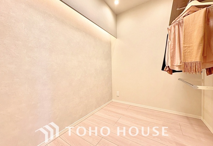 内装 使いやすく、明るい洋室に仕上がります。子供部屋や趣味のお部屋にご利用できます。ご自身で家具などを配置し、素敵な空間を創り上げられます。