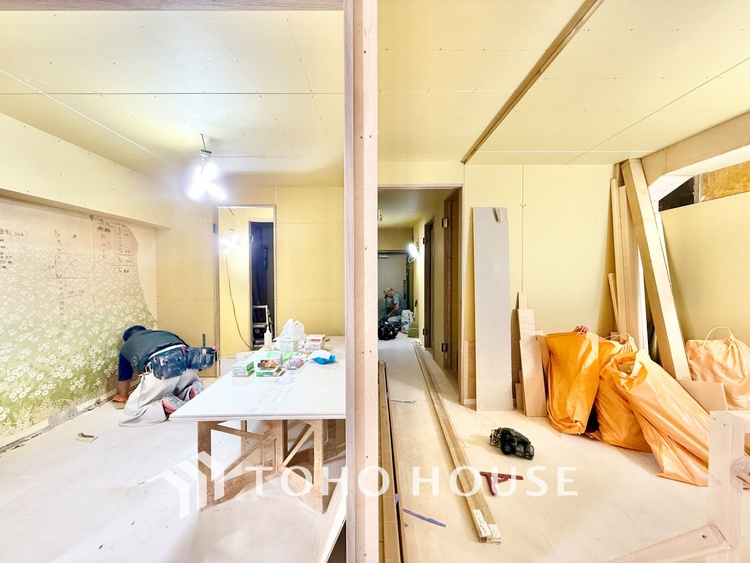 内装 ◆窓を開けると◆冷涼な風、そよぐリビング。だんらんの場所はここから始まり、ここで終わる。家族の笑顔が集う素敵な場所だから、こだわり抜いた思いが詰まっているのだと思う。