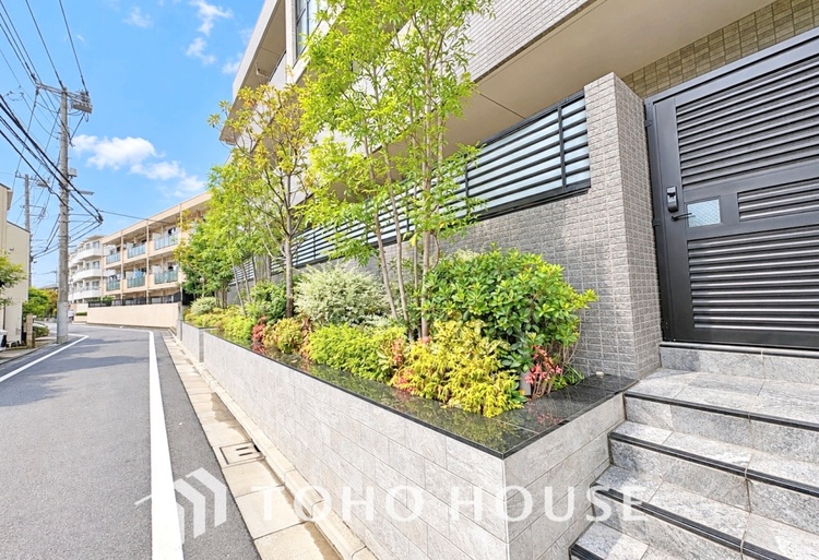 外観 暮らしの舞台となるマンション。建物だけでなく、周辺の街並みも含めてご覧いただきたい住まいです。