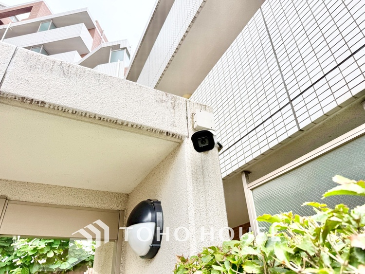 内装 ◆窓を開けると◆冷涼な風、そよぐリビング。だんらんの場所はここから始まり、ここで終わる。家族の笑顔が集う素敵な場所だから、こだわり抜いた思いが詰まっているのだと思う。
