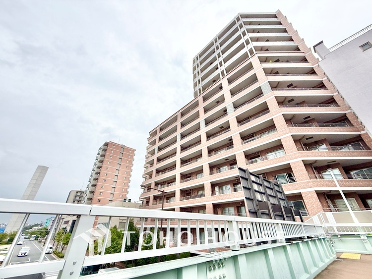 風呂 ◆浴室◆の温もりを感じ、ふわりと寄り添う太陽の妖精たちが自然と僕達を微睡ませる。うとうとしたい訳ではないがそんな時間が嫌いじゃない自分がここにいる。