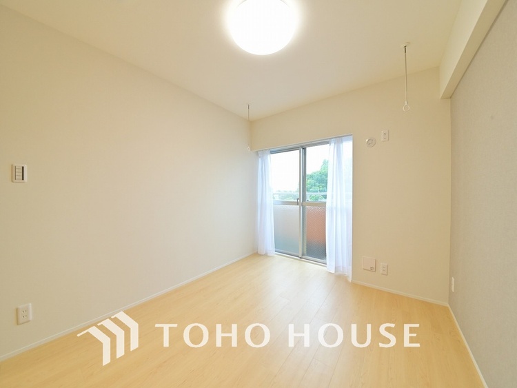内装 シンプルですっきりとした室内は飽きのこない居心地の良い雰囲気です