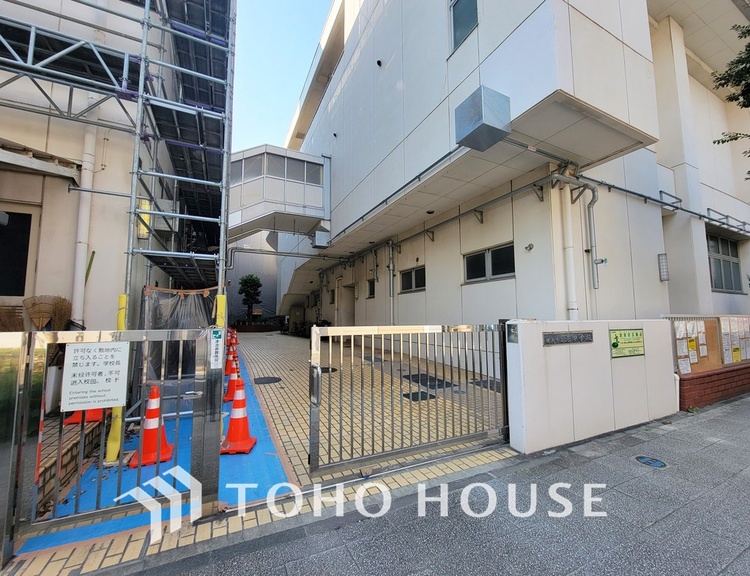 周辺 横浜市立港中学校　距離1500ｍ