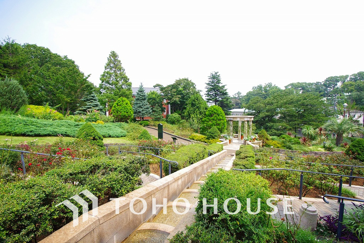 周辺 港の見える丘公園　距離550ｍ