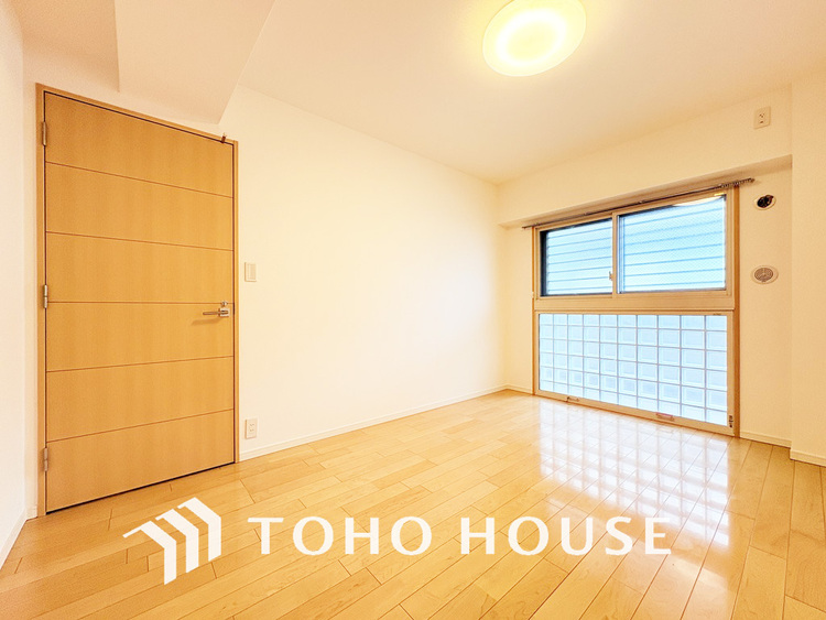 内装 採光もある洋室は、くつろぎのひと時を過ごすのにぴったり