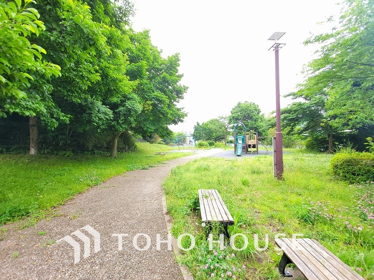 周辺 岡津鷹匠公園　距離750ｍ