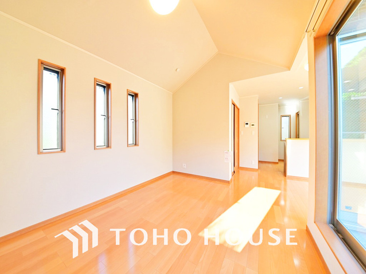 内装 広がりのある住空間、家族が集まるリビング・ダイニング