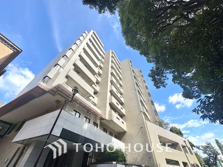 外観 漂う上質な空気感、マンションに入れば「おかえりなさい」と笑顔で迎えてくれるエントランス。最良の心配りを感じるマンションでした。