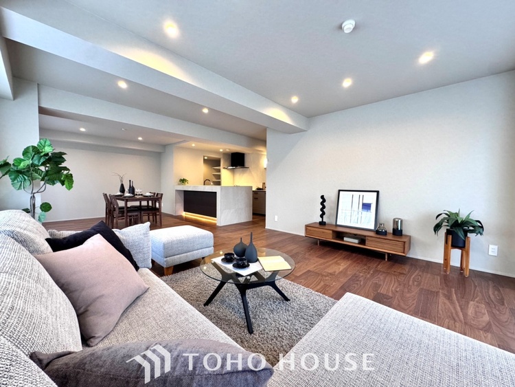 内装 【Quietness】プライベートなお部屋では静かに時を過ごしたい。読書をして、物思いにふける・・光りに満たされた安らぎの空間をがここにはあります。