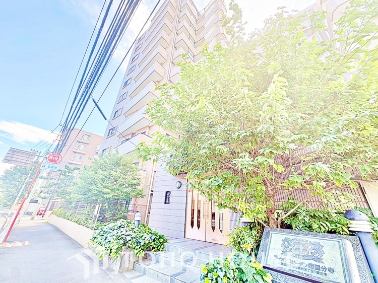 エントランス エントランスはマンションの顔。清潔感、存在感のあるエントランスは居住者の心を豊かにする。