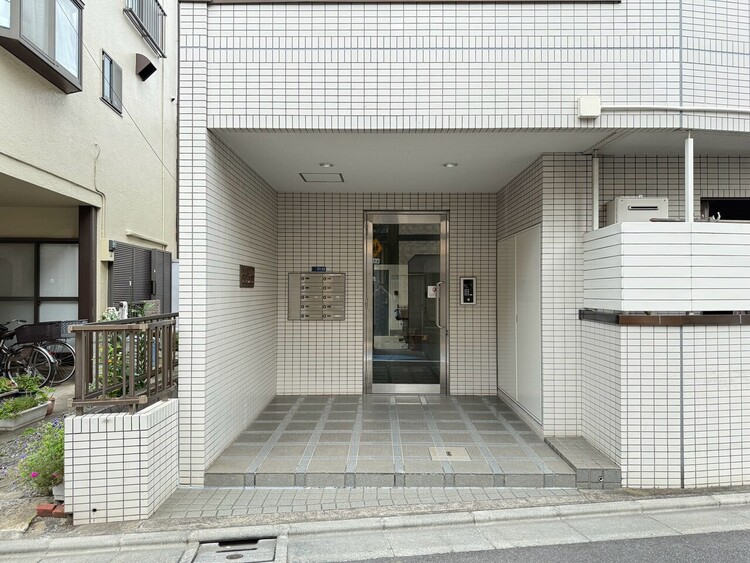 その他 上質感漂う玄関アプローチです。