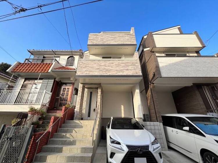 外観 ●〇窓枠から切り取られた写真のような澄み切った光景。季節の移り変わりとともに穏やかな生活〇●