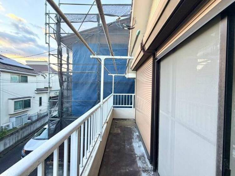 バルコニー 陽光、風通しのよいワイドバルコニー。お洗濯物も乾かしやすいですね。