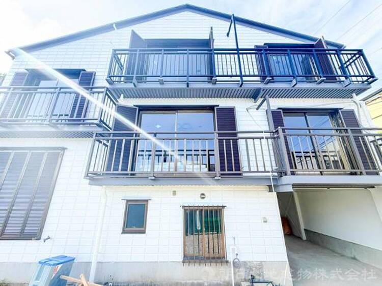 外観 周辺にもきれいな家が立ち並びきれいで静かな住宅地です。清潔感のあるデザインになります！