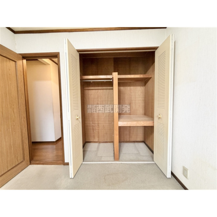 収納 ２階洋室６帖備え付けの収納
