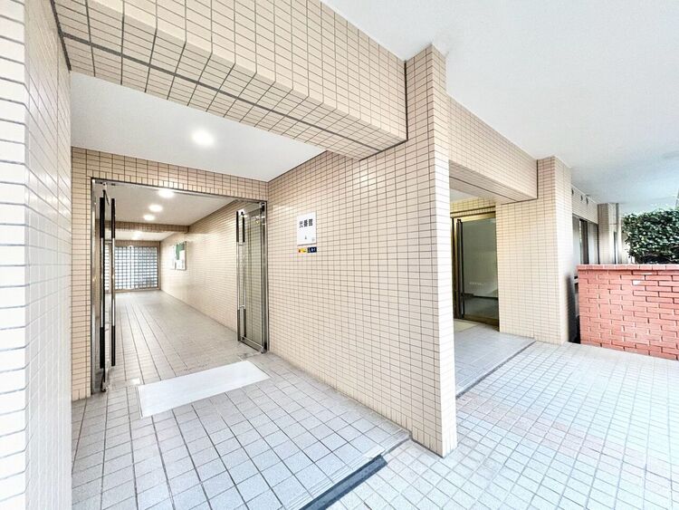 エントランス 外と内をつなぐエントランスは、まさに顔となる場所。