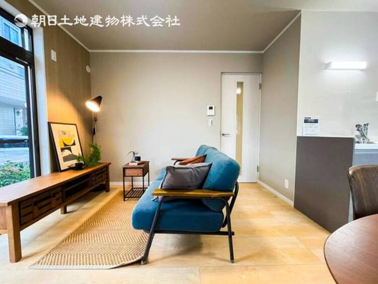 居間 家族が自然と集まる、明るく開放的なリビング。※一部CGです 