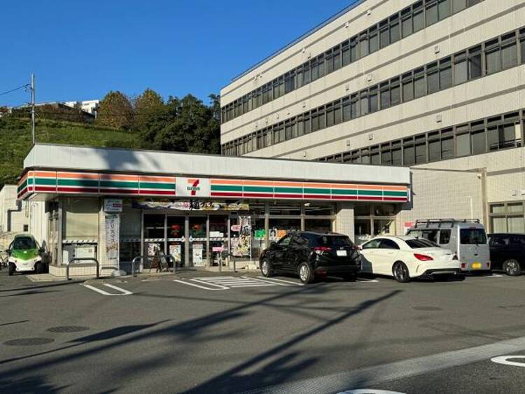 周辺 セブンイレブン 多摩山王下1丁目店迄760ｍ
