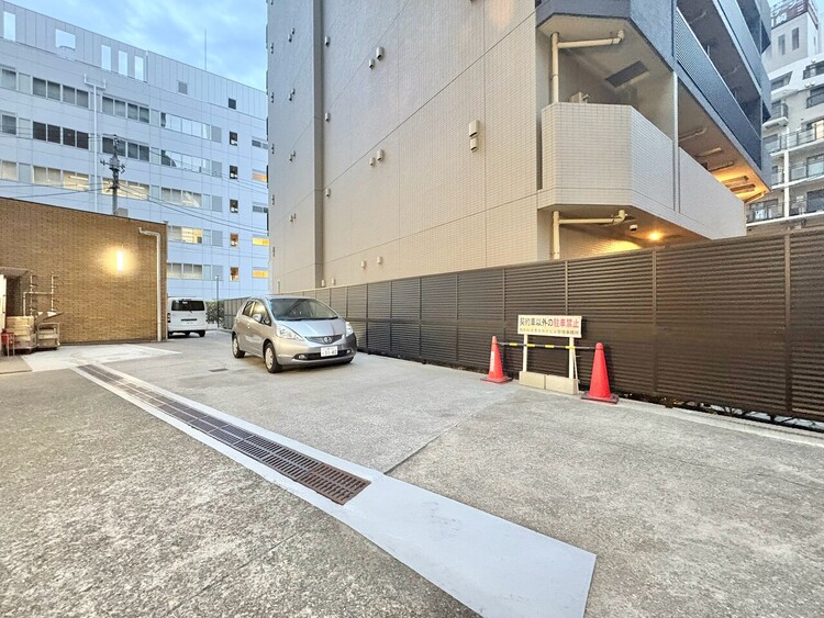 駐車場 駐車スペースが嬉しいですね。※空き状況は都度ご確認下さい。
