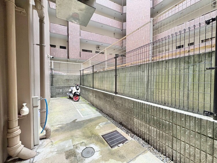 その他 マンションの敷地内には、中庭もございます。