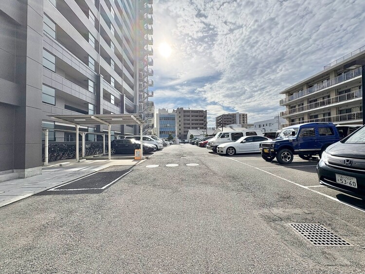 駐車場 駐車スペースが嬉しいですね。※空き状況は都度ご確認下さい。