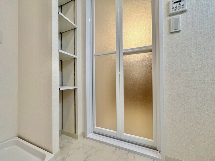その他 十分な広さの脱衣所。